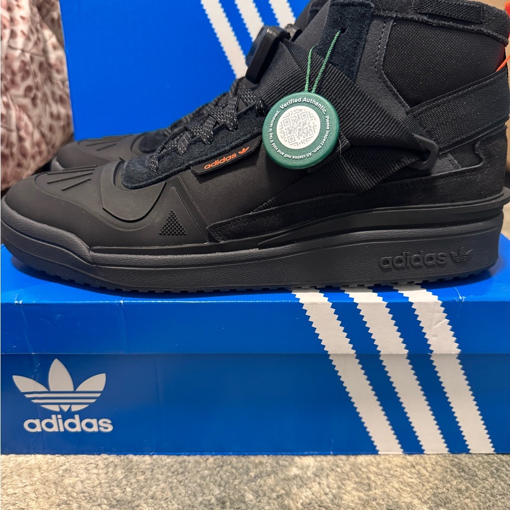 Adidas adidas Forum Hi GTX
Core Black Solar Red Japan Import Authentic men 11.5